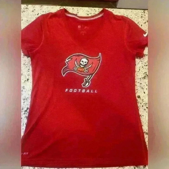 Nike Woman’s Tampa Bay Buccaneers Shirt - Picture 1 of 6